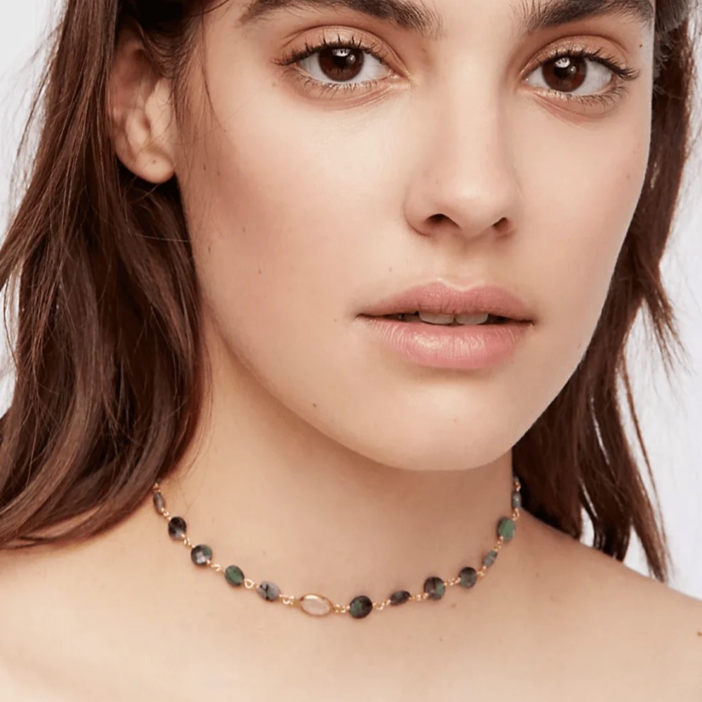 Ela Rae Libi coin stone necklace with center stone - Picture 9 of 9
